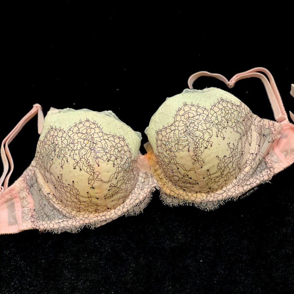 Victoria Secret 32DDD NWOT